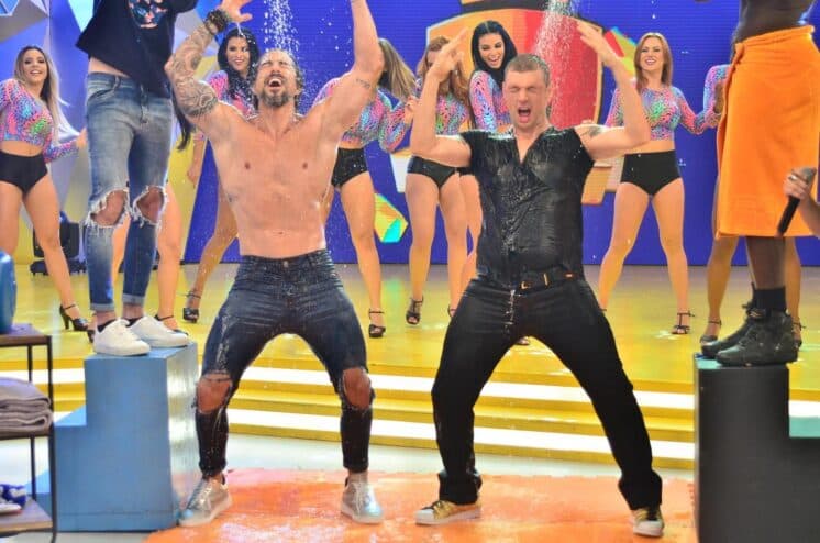 Marcos Mion fica sem camisa e "Legendários" atinge a liderança de audiência; veja!