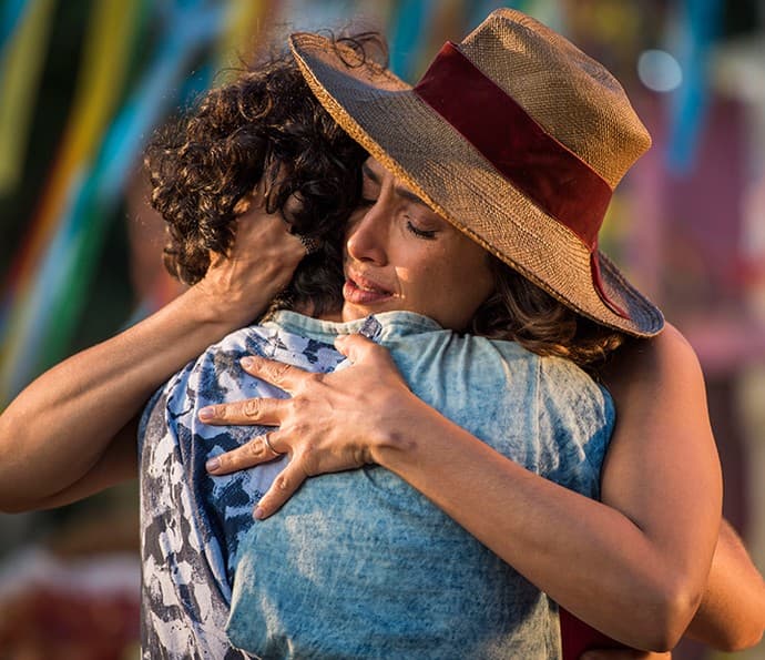 "Velho Chico": Tereza e Miguel ficam aos prantos com sangue de Santo