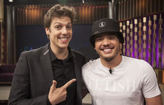 "Mando nudes pra caramba", confessa Wesley Safadão para Fábio Porchat