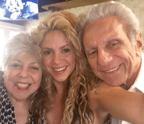 Shakira impressiona ao postar foto com o pai