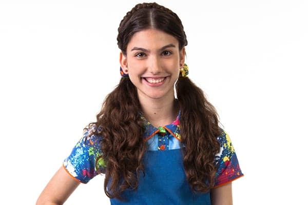 Giovanna Grigio, a eterna Mili de "Chiquititas" e Gerusa de "Êta Mundo Bom", pinta o cabelo de rosa e surpreende