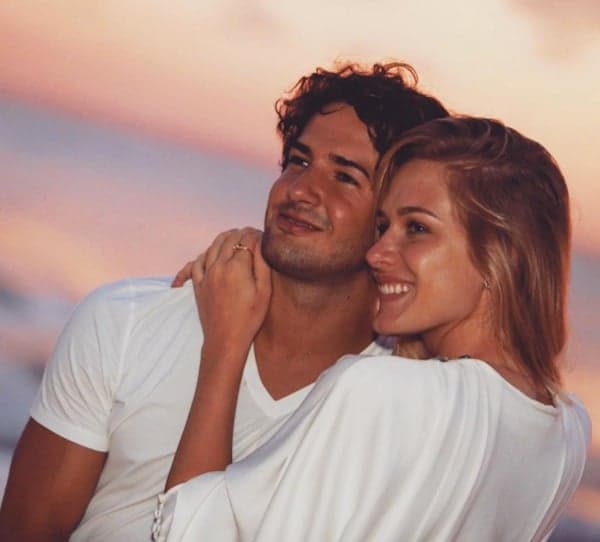 Fiorella Mattheis celebra dois anos de namoro com Alexandre Pato
