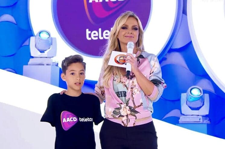Eliana lança campanha do "Teleton 2016" e apresenta criança símbolo; assista!