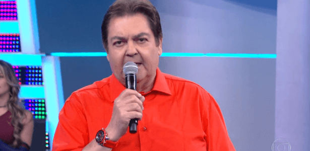 Durante premiação, Fausto Silva se emociona e chora no palco