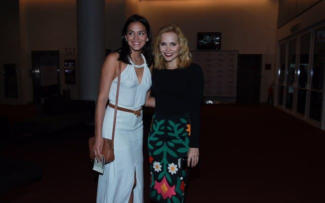 Público decidirá beijo gay entre Bruna Marquezine e Letícia Colin em série da Globo