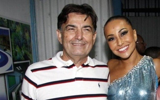 Sabrina Sato bota o pai para trabalhar em seu programa; idoso é sósia de ator americano
