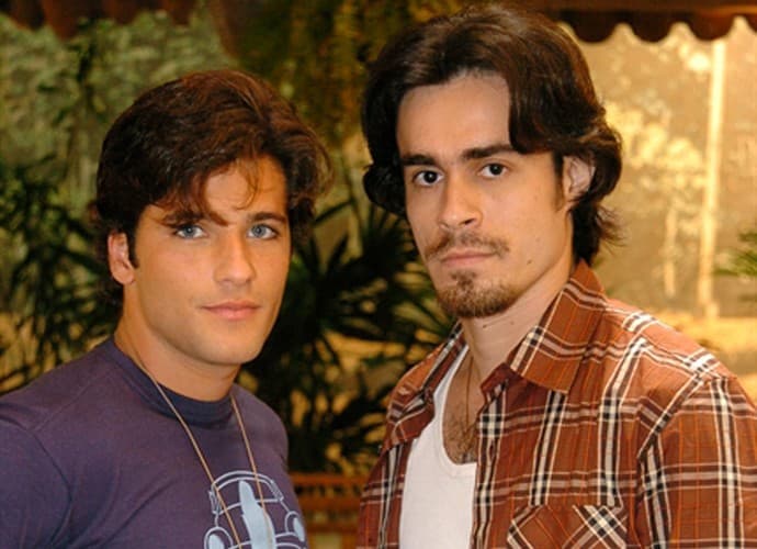 Erom Cordeiro relembra beijo gay vetado em "América": "Uma comoção"