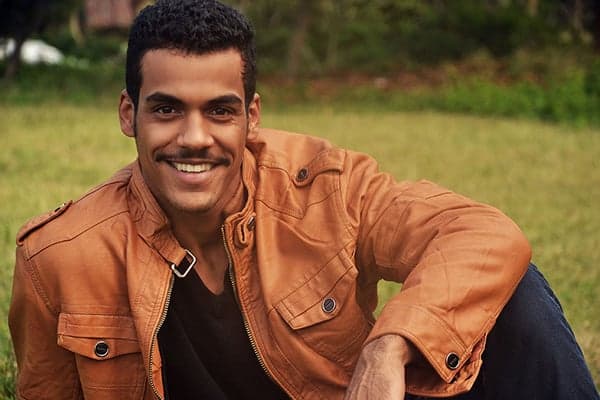 Marcello Melo Jr. e Ricardo Viana dançam "Deu Onda" e fazem sucesso na web