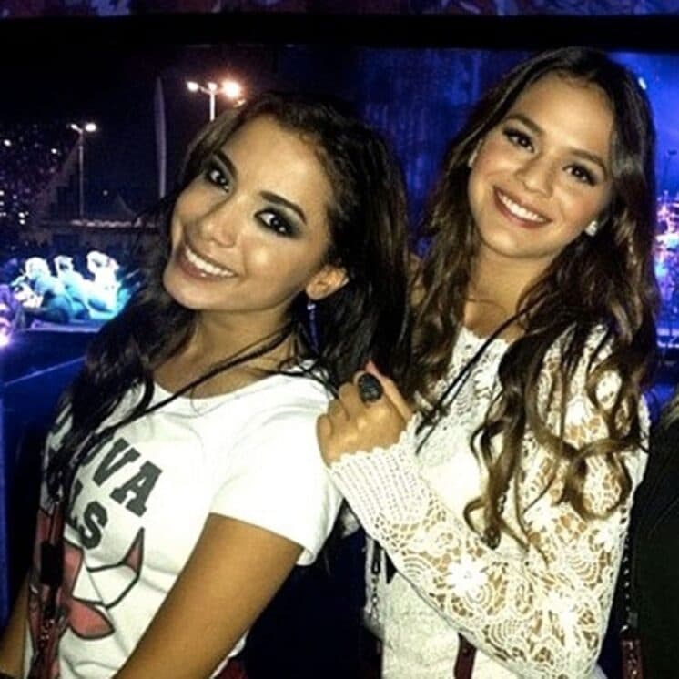 Bruna Marquezine fala mal de Anitta pelas costas, diz colunista
