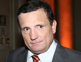 Roberto Cabrini adia renovação de contrato com o SBT