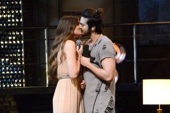 Após fora em Luan Santana, Camila Queiroz comenta beijo no cantor: "Me diverti muito"
