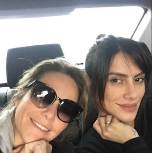 Cleo Pires fala sobre suposta relação com sua assessora