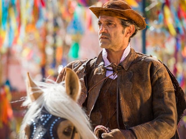 Globo faz homenagem a Domingos Montagner em "Velho Chico" e não exibe cenas do ator
