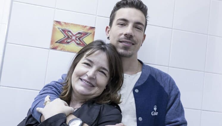 "É um privilégio", conta Di Ferrero sobre ajuda da mãe nos bastidores do "X Factor"