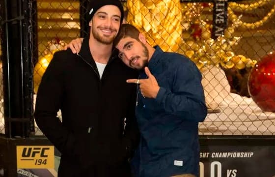 Caio Castro e Felipe Titto exibem corpos sarados só de sunga