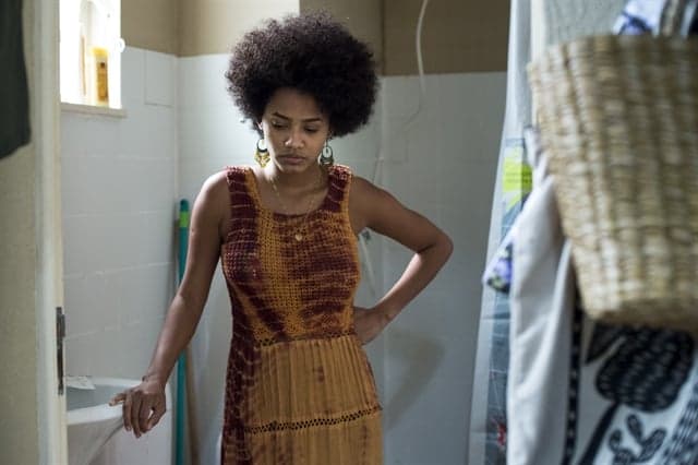 "Justiça": Rose faz descoberta e fica apreensiva