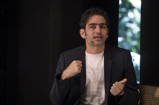 Diretor da Globo se define como chato e controlador: "É meu trabalho enxugar o que é artificial"