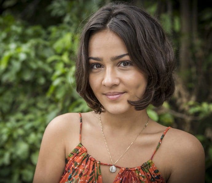 Atriz de "Velho Chico" namora câmera que faz "olhar de Santo"