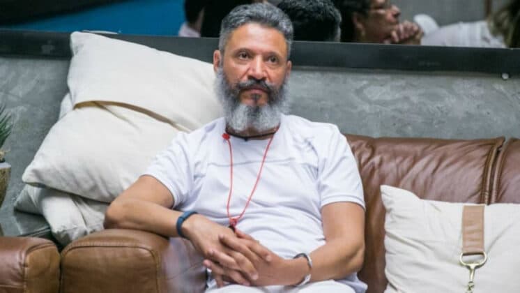 Ex-BBB Laércio e vítima se encontram durante audiência