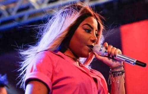 Ludmilla comemora resultado de silicone nos seios