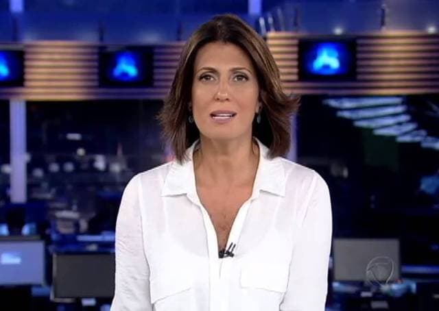 Apresentadora da Record se confunde e anuncia jornal após "Os Dez Mandamentos"