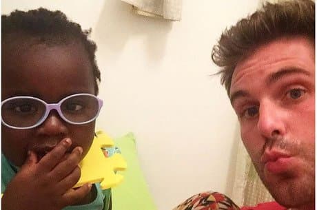 Thiago Gagliasso posta foto divertida com a sobrinha: "Parceirinha"