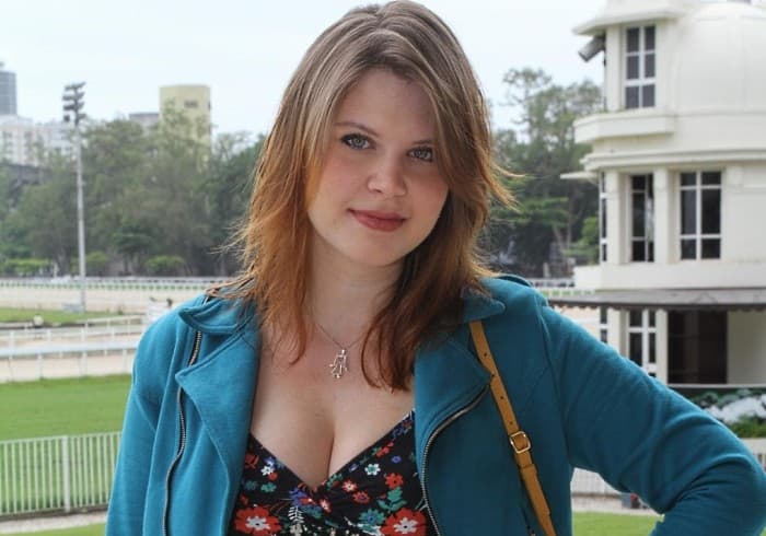 Ex-"Malhação", Carolinie Figueiredo reclama de preconceito com atrizes acima do peso