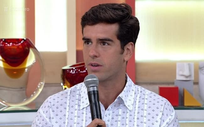 "Queria que o Felipe quebrasse o pé no final da novela", diz Marcos Pitombo sobre "Haja Coração"