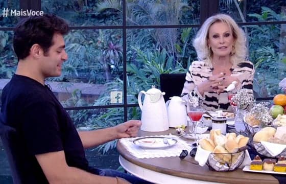 Thiago Lacerda devora café da manhã do "Mais Você" e vira piada na web