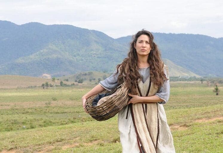 Após criticar Record, Giselle Itié negocia com a emissora para voltar a atuar