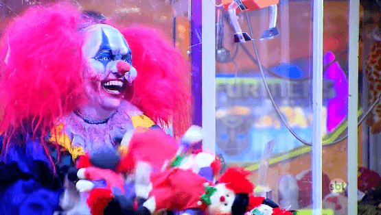 Pegadinha de Halloween com ataque de palhaço faz sucesso no "Silvio Santos"; assista!