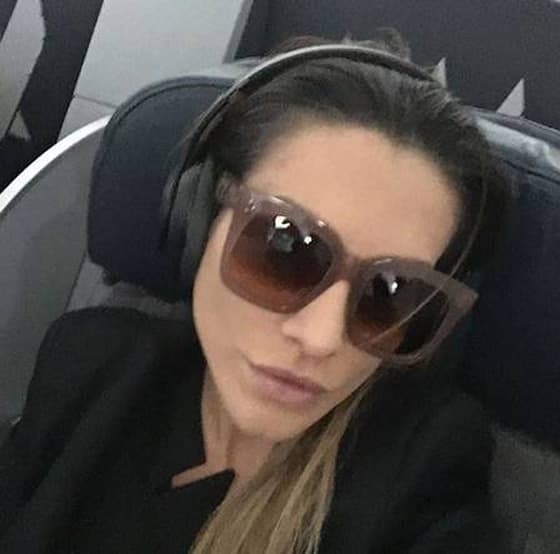 Cleo Pires posa sensual e rebate críticas na web: "Recalcada"