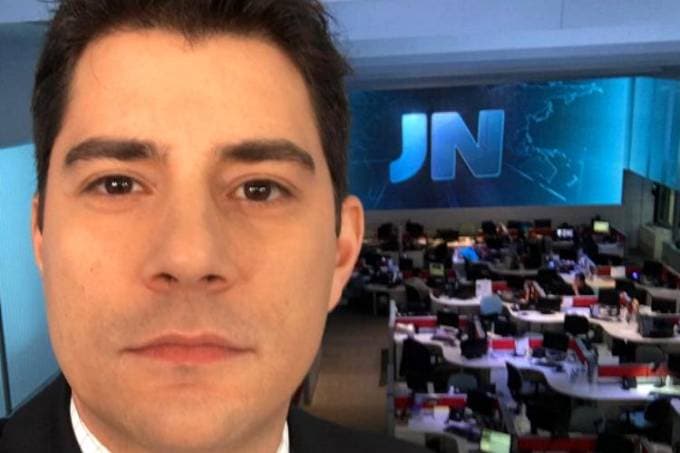 Evaristo Costa posta mais de 100 tweets enquanto apresenta "Jornal Nacional"