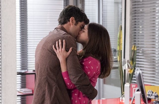 Felipe (Marcos Pitombo) e Shirlei (Sabrina Petraglia) em cena de "Haja Coração" (Foto: Globo/Estevam Avellar)