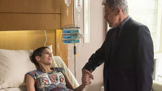 "A Lei do Amor": Tião envenena Letícia, que vai parar no hospital; Helô desconfia