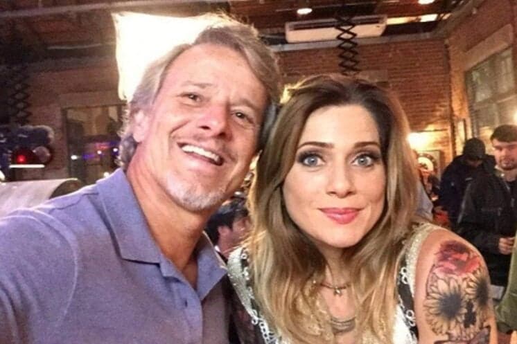 Casados no passado, Marcello Novaes e Letícia Spiller se beijam em novela; veja a foto!