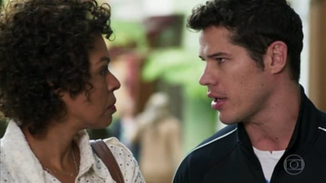 "Haja Coração": Nair pede perdão de joelhos a Adonis