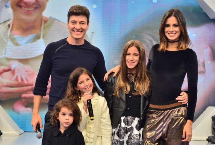 Rodrigo Faro revela que adora arrumar a casa: "Lavo a louça e cozinho"
