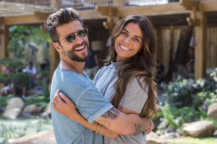 "É preciso mostrar casais diferentes na TV", diz Bruno Gagliasso
