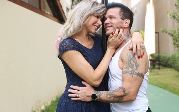 Transexual Léo Áquila revela ter sido apedrejada aos 18 anos