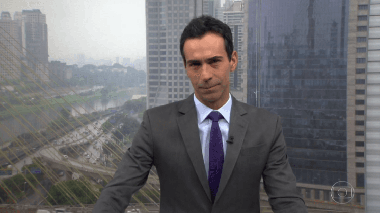 César Tralli vai ao prantos ao vivo e admite dificuldade em apresentar o jornal na Globo