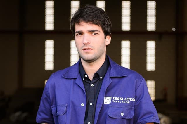 "A Lei do Amor": Apesar de ameaças, Tiago terminará namoro com Letícia
