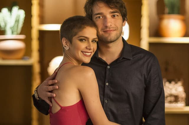 "A Lei do Amor": Contrariando Tiago, Tião anuncia noivado de Letícia