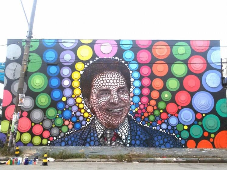 Silvio Santos doa R$ 2 mil para os grafiteiros que lhe homenagearam