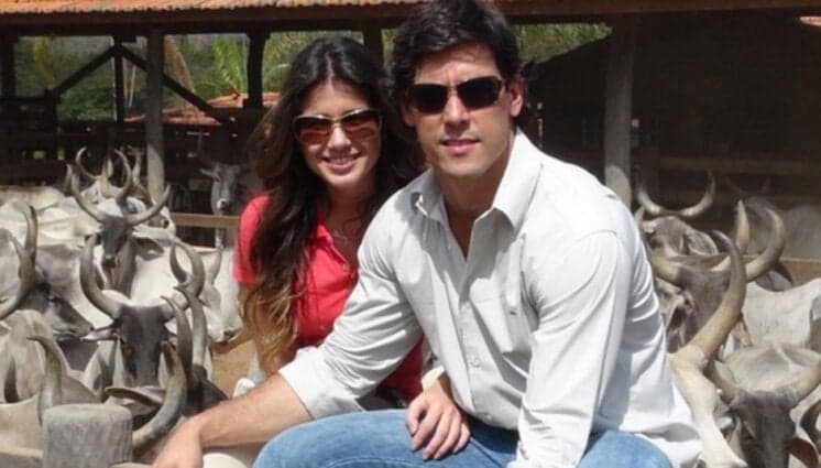 Paula Fernandes descobriu traição do ex-noivo pelo celular, diz colunista