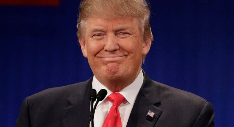 Modelo brasileira tira cidadania americana para votar no Trump