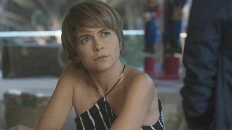 "A Lei do Amor": Após traição de Pedro, Helô esconde gravidez