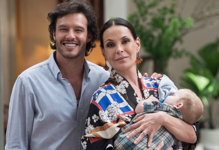 http://tvfoco.uai.com.br/wp-content/uploads/2015/05/Daniela-Mercury.jpg