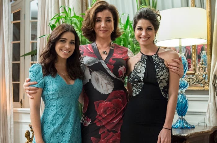 Shirlei (Sabrina Petraglia), Francesca (Marisa Orth) e Carmela (Chandelly Braz) (Foto: Globo/João Cotta)