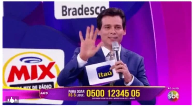 Danilo Gentili e Celso Portiolli protagonizam beijo no "Teleton" e deixam internet em polvorosa